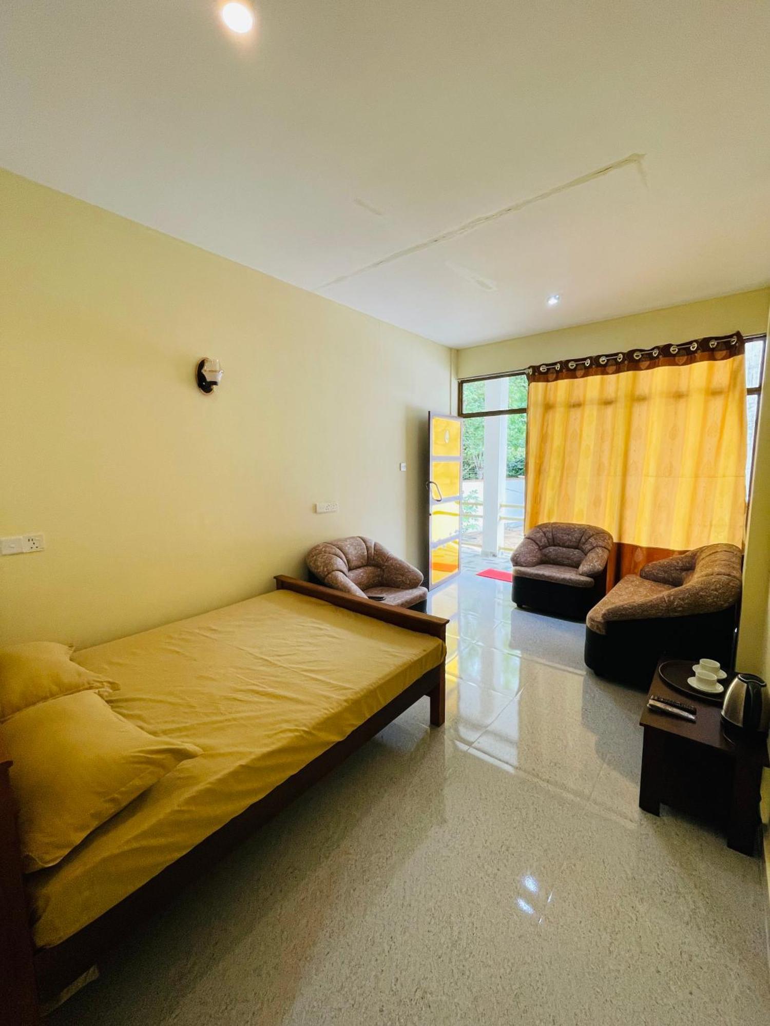 Great Victoria Palace Ratnapura Ngoại thất bức ảnh