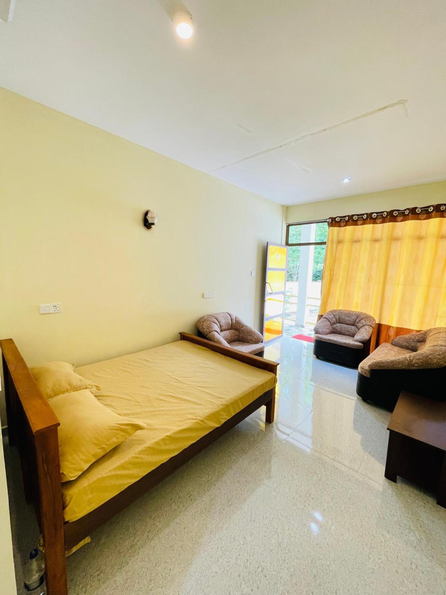 Great Victoria Palace Ratnapura Ngoại thất bức ảnh