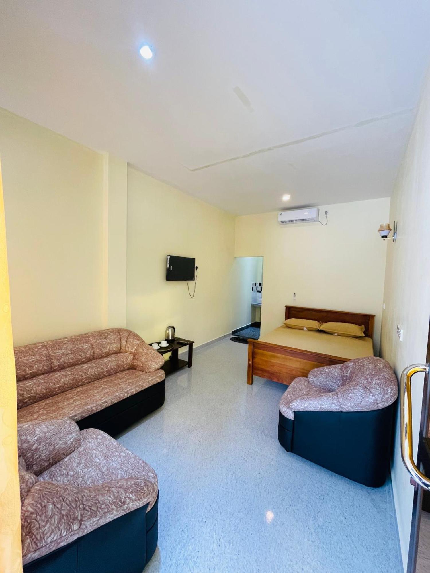 Great Victoria Palace Ratnapura Ngoại thất bức ảnh